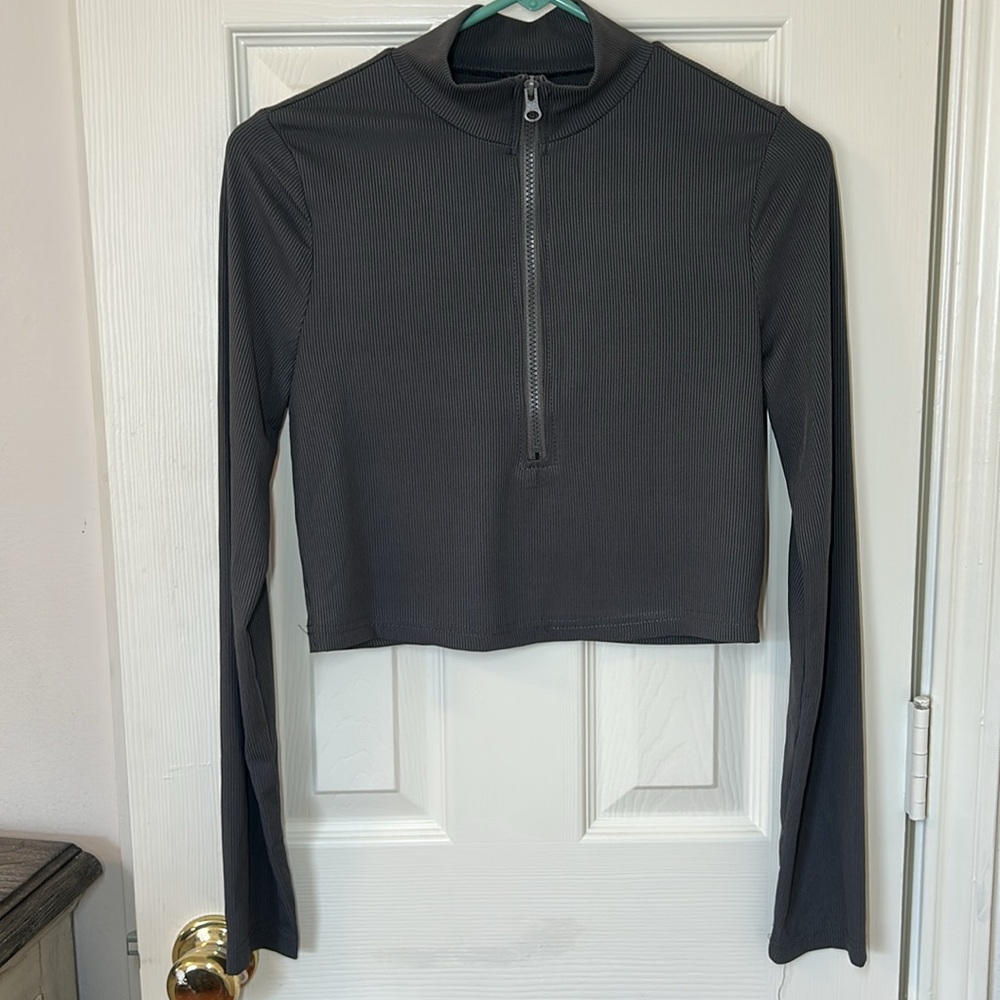Shein women’s Long Sleeve Ribbed Zipper Jacket Top. Size Large.